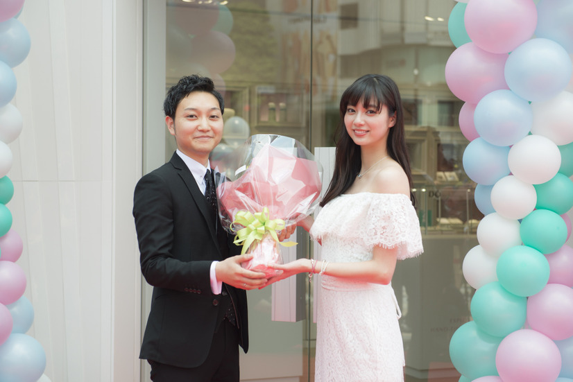 新川優愛、筧美和子とのラブラブっぷりを明かす「会えないときはお風呂で2時間くらい電話」