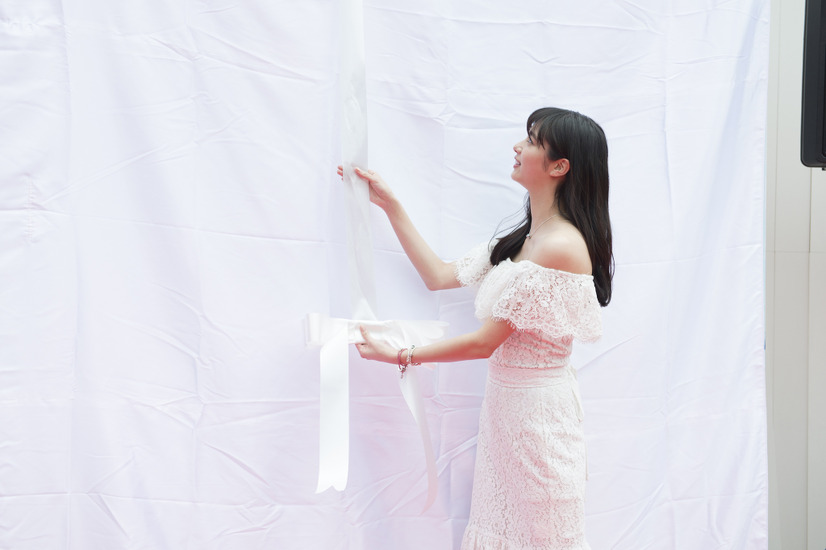 新川優愛、筧美和子とのラブラブっぷりを明かす「会えないときはお風呂で2時間くらい電話」