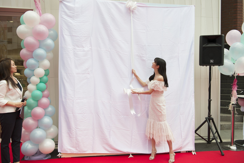新川優愛、筧美和子とのラブラブっぷりを明かす「会えないときはお風呂で2時間くらい電話」