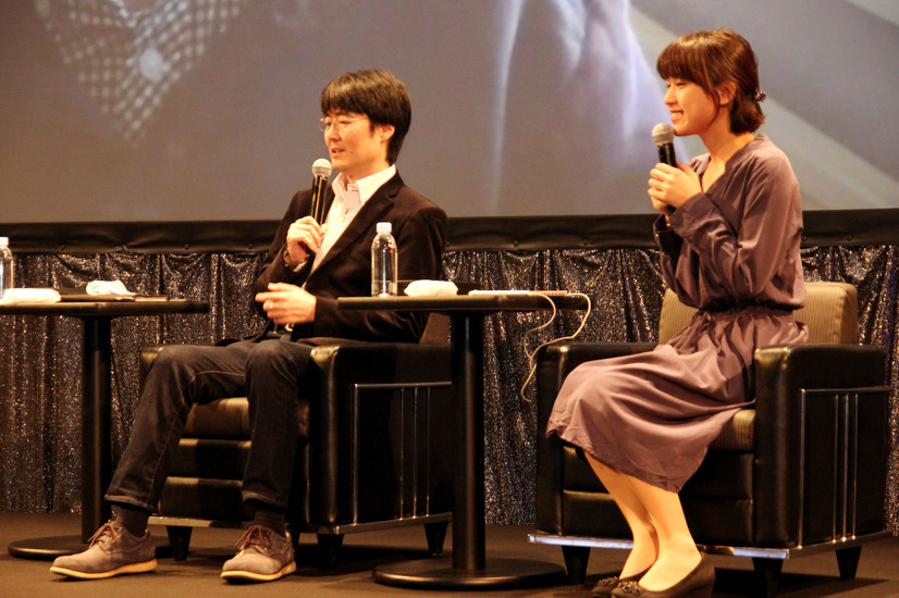 さくらインターネット研究所所長の鷲北賢氏と、タレントの池澤あやか氏