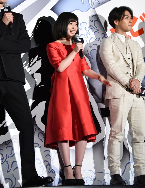 映画『銀魂』舞台挨拶。小栗旬、菅田将暉、橋本環奈、柳楽優弥、吉沢亮、ムロツヨシ、長澤まさみ、岡田将生、佐藤二朗、福田雄一監督が登場【写真：竹内みちまろ】