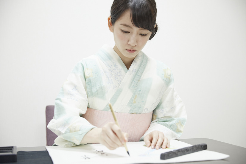 吉岡里帆、書道8段の腕前披露！直筆暑中見舞いが届く