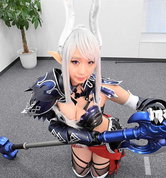 伊織もえがMMORPG『TERA』に新実装された装備で登場