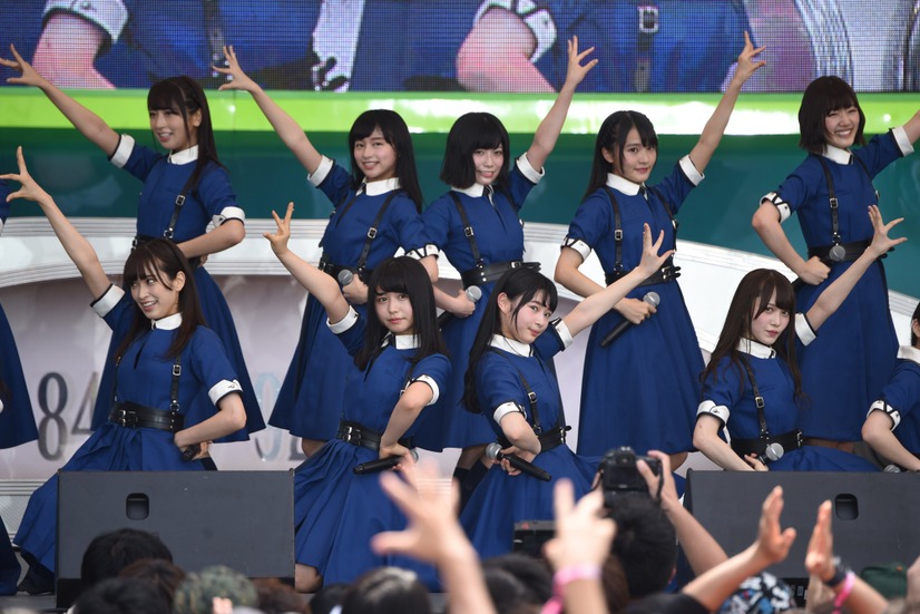 欅坂46がTIFで熱狂ライブ、ひらがなけやきは憧れのステージに感動！