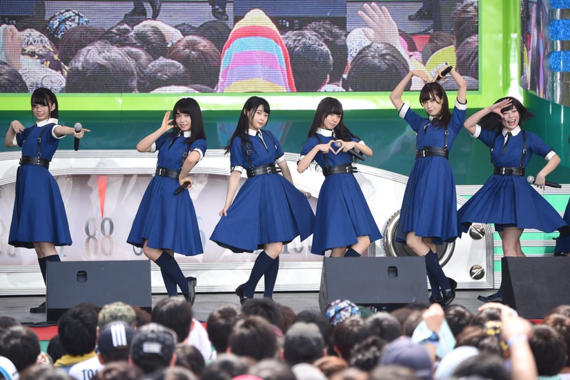 欅坂46がTIFで熱狂ライブ、ひらがなけやきは憧れのステージに感動！