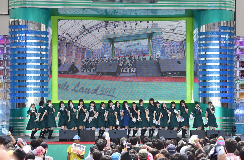 欅坂46がTIFで熱狂ライブ、ひらがなけやきは憧れのステージに感動！