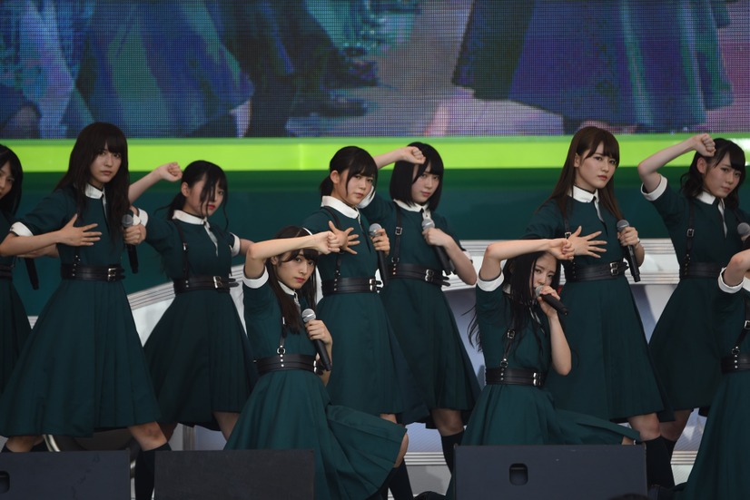 欅坂46がTIFで熱狂ライブ、ひらがなけやきは憧れのステージに感動！