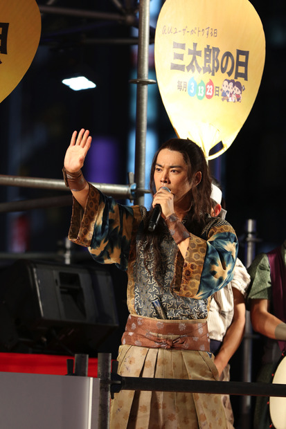 桐谷健太が浦島太郎姿で「渋谷盆踊り大会」に登場！「海の声」など披露