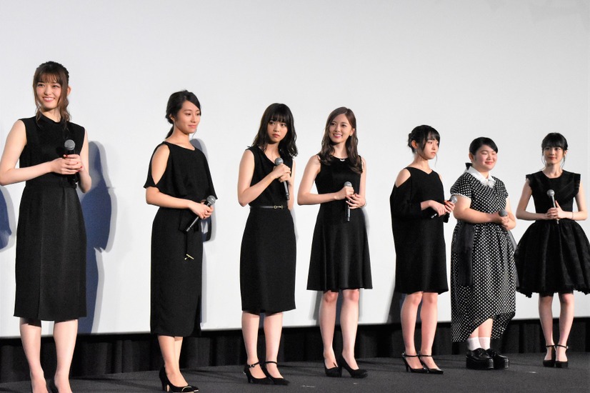 ブラックのドレスで登場した乃木坂46メンバー
