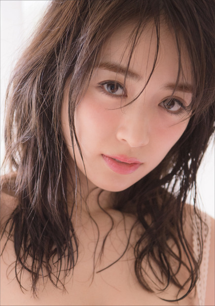 泉里香、オフィシャルカレンダー発売決定！1st写真集には掲載されなかったカットが!!