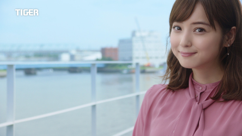 佐々木希、エプロン姿を披露！新CMが12日からオンエア