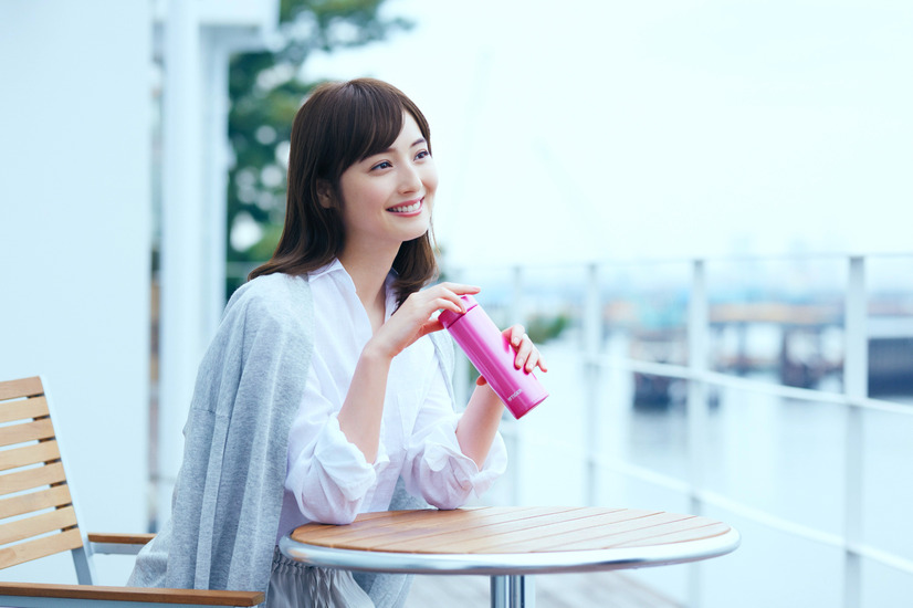 佐々木希、エプロン姿を披露！新CMが12日からオンエア