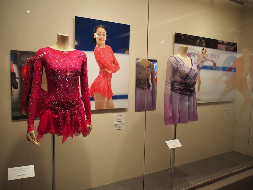 浅田真央、イベントで仰天！自身の展示会場に姉・浅田舞がサプライズ登場