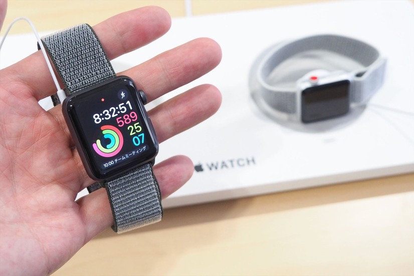 店内にはApple Watch Series 3の実機も用意。自由に試着できる