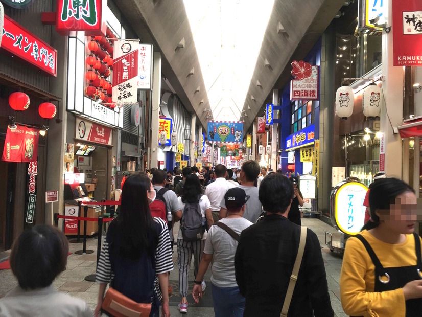 モダンレトロな雰囲気が抜群にイイ！大阪・日本橋の純喫茶アメリカンで名物・ホットケーキを食べてきた