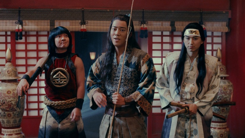 川栄李奈、竜宮城のバイトリーダーぶりを発揮！三太郎シリーズ新CM