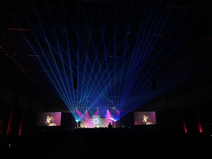 春奈るながアトランタで迫力のライブを披露！