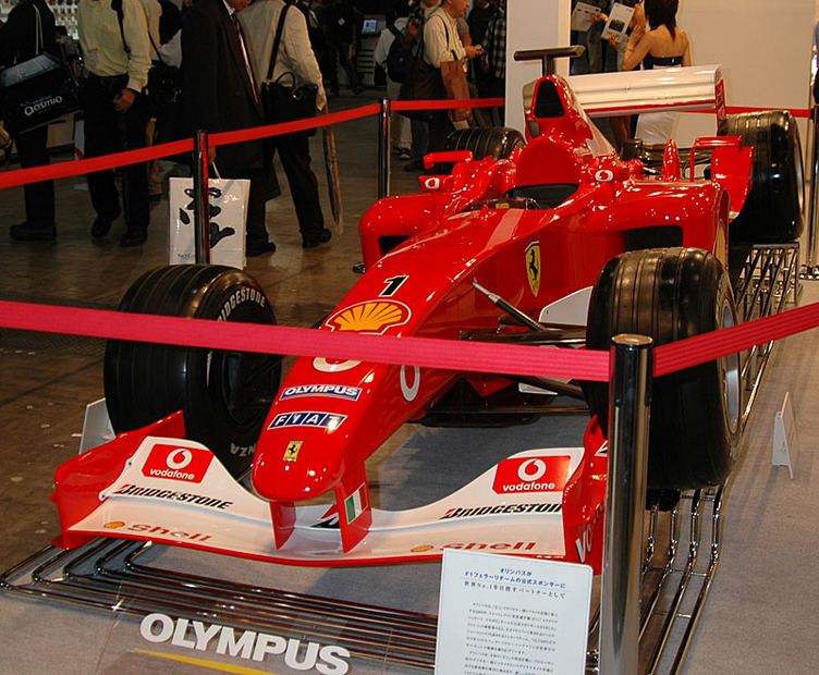 同社の出展イベントではおなじみとなってきた、F1マシンも展示