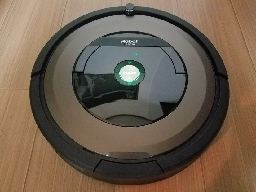 我が家の掃除負担を劇的に軽減させるルンバ。ボタンひとつで部屋中くまなくお掃除してくれる