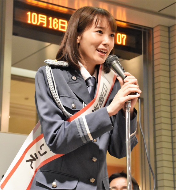 「女性による痴漢・盗撮撲滅キャンペーン」で一日警察署長に就任した飯豊まりえ