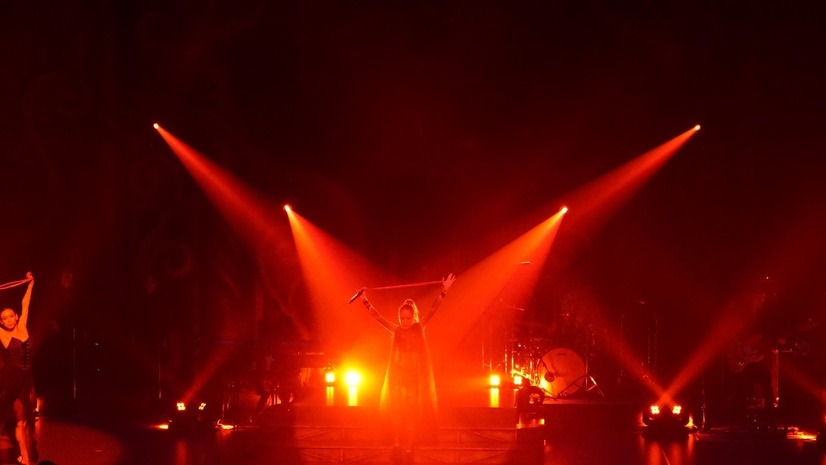 中島美嘉がアルバム『TOUGH』を引っさげ国内全国ツアーをスタート