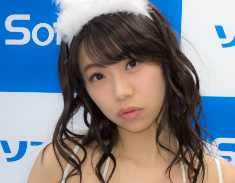 鈴木ふみ奈、セクシーチャイナ服＆ピチピチボディコン衣装でファン悩殺！