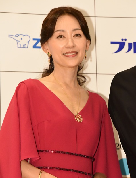 西川きよし＆ヘレン、中山秀征＆白城あやか夫妻が“歓喜のチュー”を披露