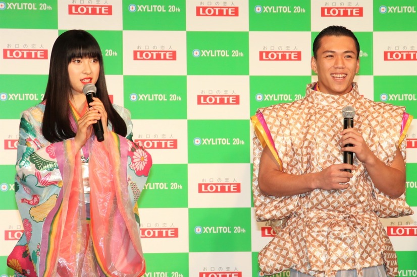 土屋太鳳、ISSEI【撮影：小宮山あきの】
