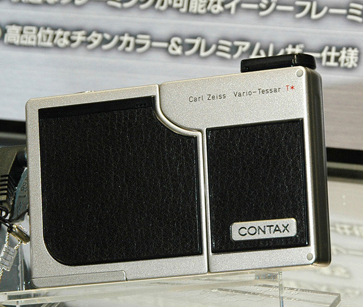 CONTAX U4R。光学3倍ズームの回転レンズ機構を搭載