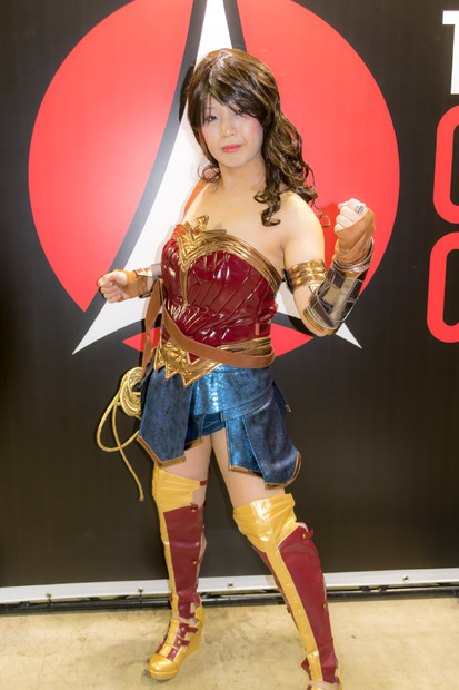 美人すぎる注目コスプレ コンパニオン達を一挙紹介……『東京コミコン2017』