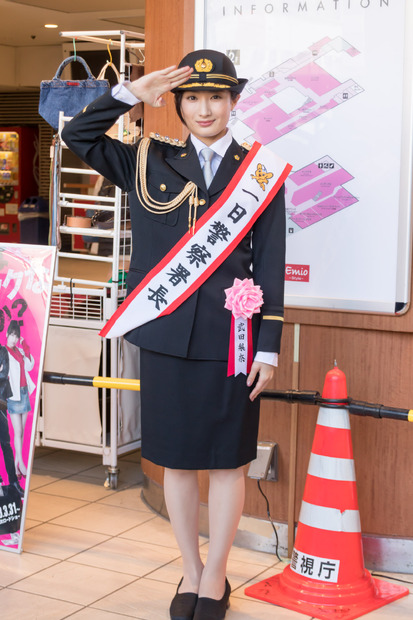 武田梨奈が1日警察署長に！「身も心も引き締まり、嬉しい」