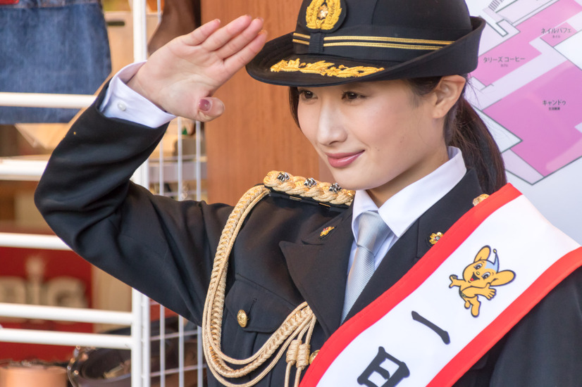 武田梨奈が1日警察署長に！「身も心も引き締まり、嬉しい」