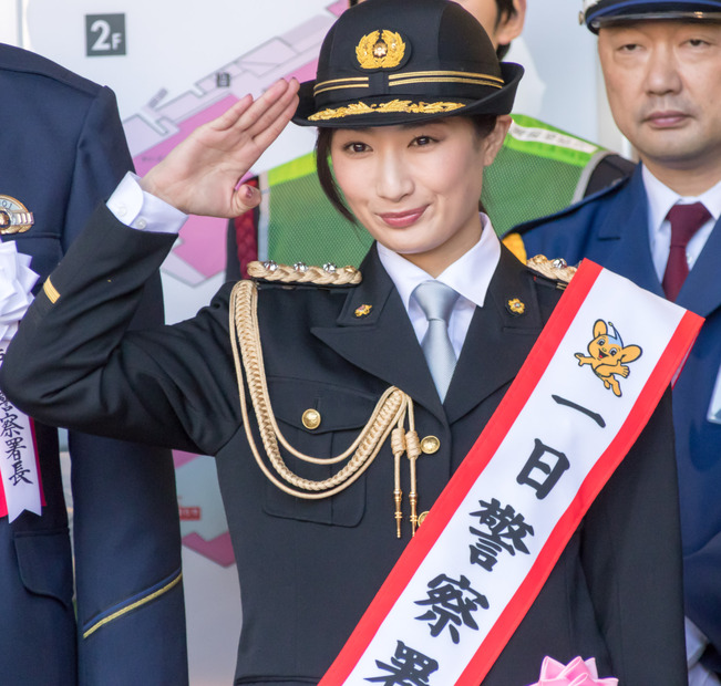 武田梨奈が1日警察署長に！「身も心も引き締まり、嬉しい」