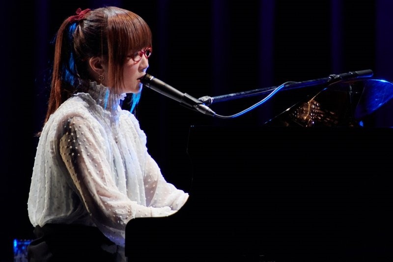 奥華子、「いつかやってみたかった」暗い楽曲のみを弾き語るワンマンライブを開催！