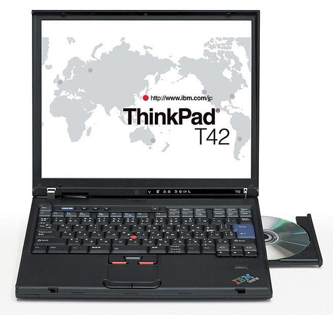 同社初の指紋センサー搭載モデルも用意されたThinkPad T42。CPUは、Pentium M 745（1.8GHz）/735（1.7GHz）/725（1.6GHz）を選択可能