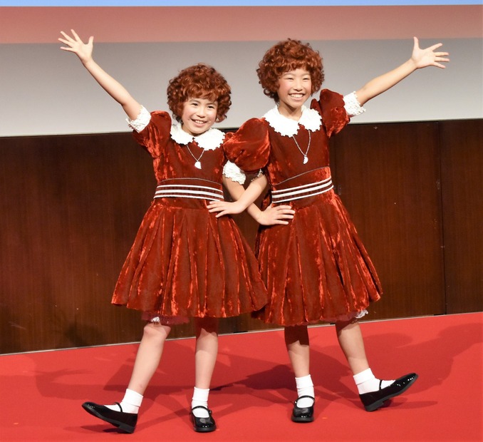 ミュージカル『アニー』2018年公演のアニー役に決まった新井夢乃と宮城弥榮