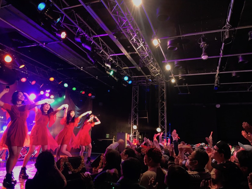 東京女子流、クリスマスライブに出演！キレのあるパフォーマンスで会場を魅了