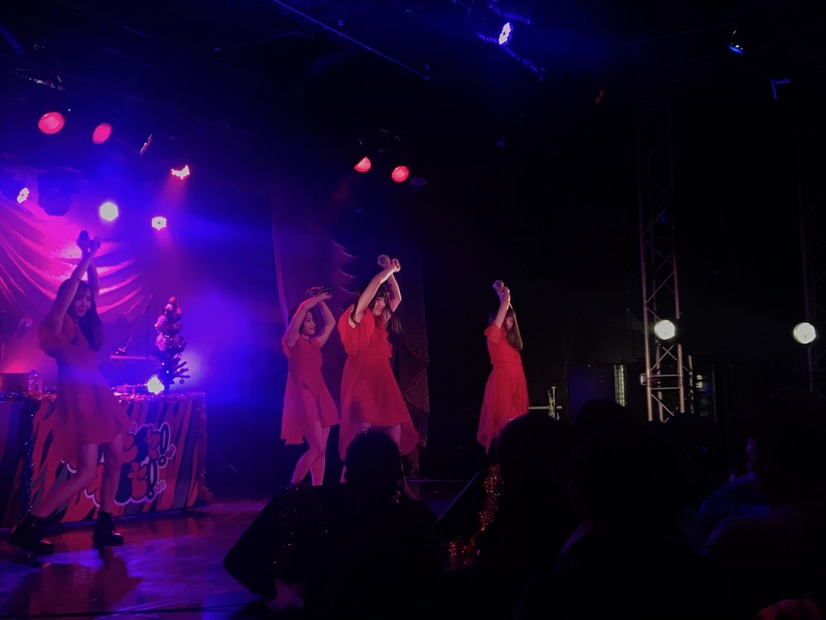 東京女子流、クリスマスライブに出演！キレのあるパフォーマンスで会場を魅了