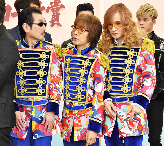 誰よりも派手な衣装のThe KanLeKeeZ（ザ カンレキーズ）ことTHE ALFEEメンバー