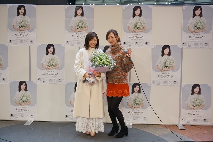 渡辺麻友、1stアルバム発売記念ミニライブツアーを開催！伝説の“背中にネジ付き衣装”も披露