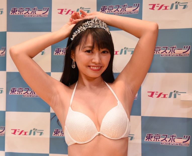 嶋村瞳【撮影：竹内みちまろ】