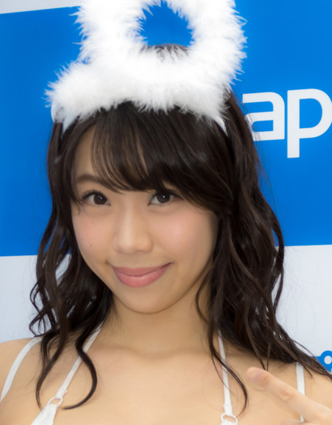 鈴木ふみ奈、干支にちなんでダルメシアン柄のセクシービキニ姿披露！