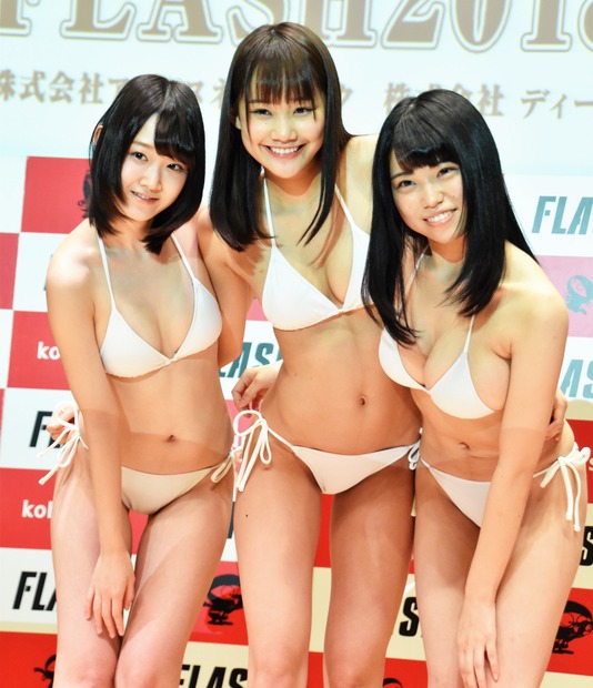「ミスFLASH2018」グランプリに輝いた、小島瑠那（23歳）、保崎麗（19歳）、麻亜子（23歳）