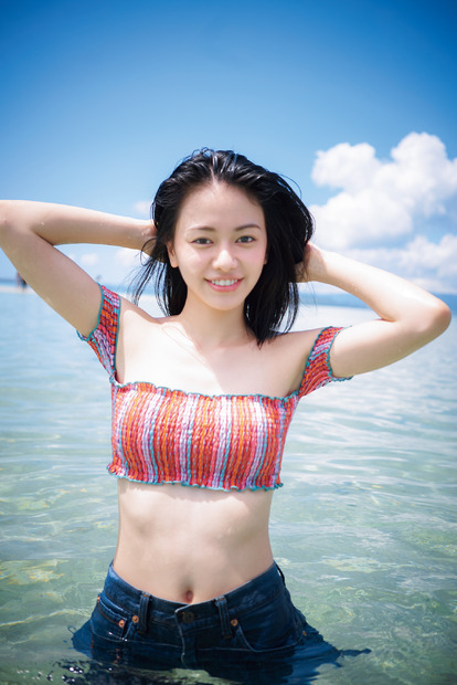 山本舞香写真集『サニー／ムーン』鈴木心（撮影）/講談社