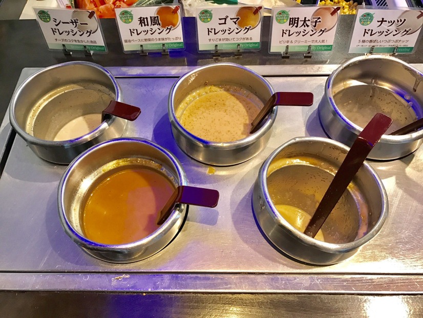 ただ者じゃねぇぞ！岩塩で食べるステーキ店の俵型ハンバーグ