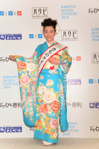 高橋ひかる、吉本実憂が晴れ着で出演！「違う自分になれる」