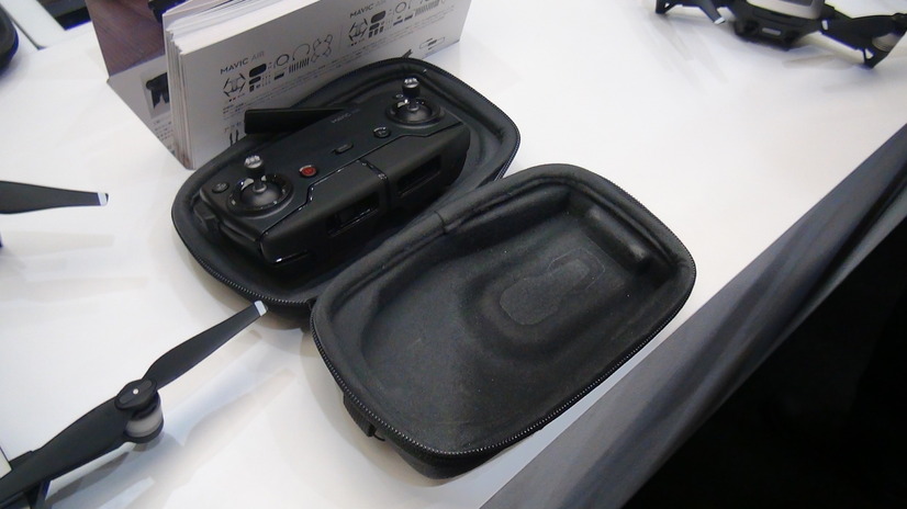 ジンバル・高性能ディスプレイ・レタッチPC、周辺製品が広がるカメラ市場で何を買う？