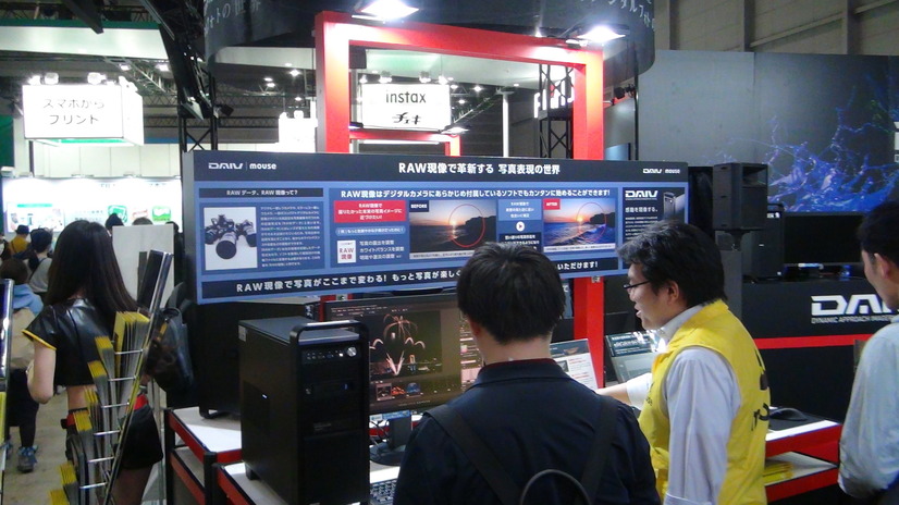 ジンバル・高性能ディスプレイ・レタッチPC、周辺製品が広がるカメラ市場で何を買う？