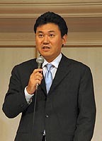 　楽天が設立を申請していたプロ野球球団が、日本野球機構（NPB）に承認された。これにより、2005年の来シーズンよりプロ野球の新球団「東北楽天ゴールデンイーグルス」がスタートする。