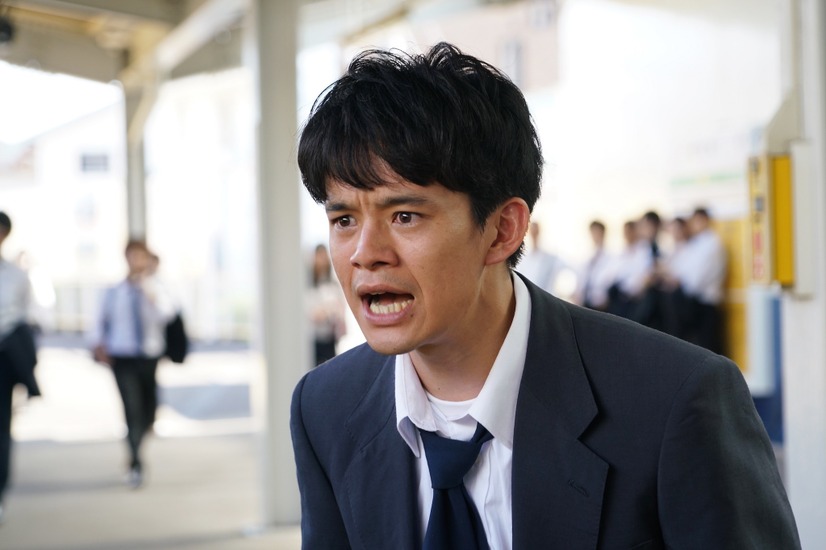 池松壮亮　（C）「宮本から君へ」製作委員会
